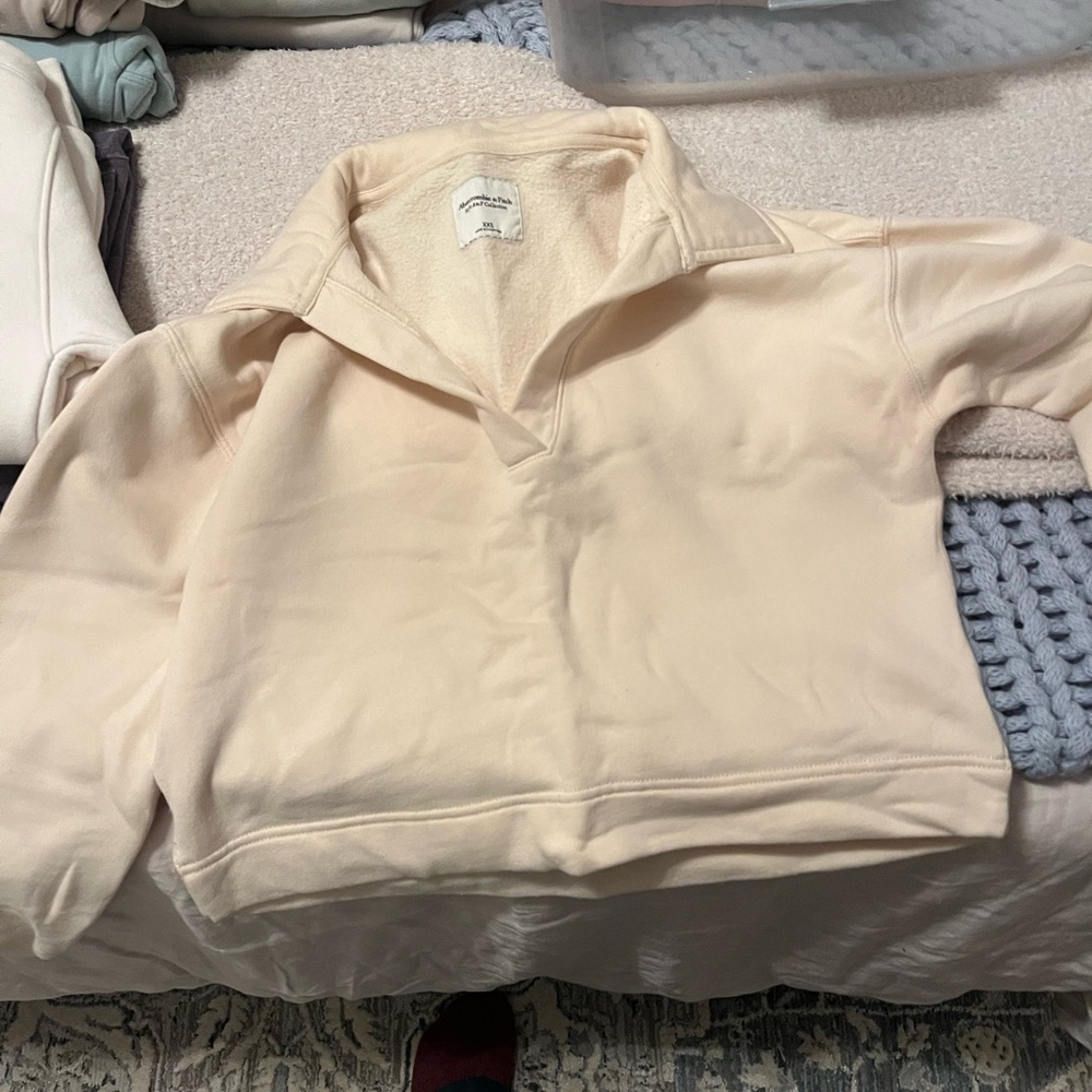Abercrombie & Fitch Cream V-Neck Sweater